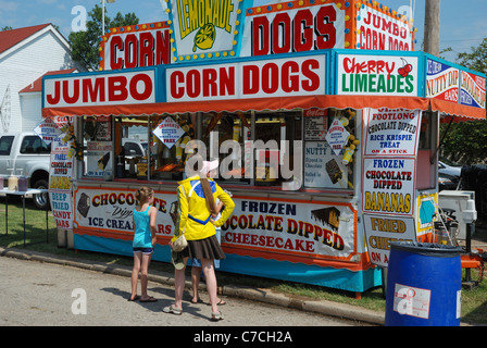 Uno snack bar nel Paseo Quartiere delle Arti del centro cittadino di Oklahoma City durante il Memorial Day Arts Festival. Foto Stock