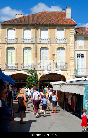 Giorno di mercato, Fleurance, Gers 32, Midi Pirenei, Francia Foto Stock