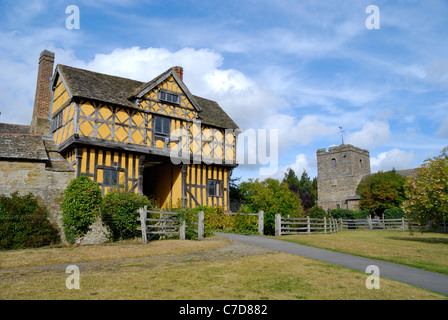Gatehouse a Stokesay Castle, Shropshire, Inghilterra Foto Stock