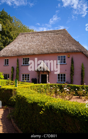 Rose Cottage è una delle più pittoresche case in un affascinante villaggio di Cockington nel Devon, Inghilterra Foto Stock