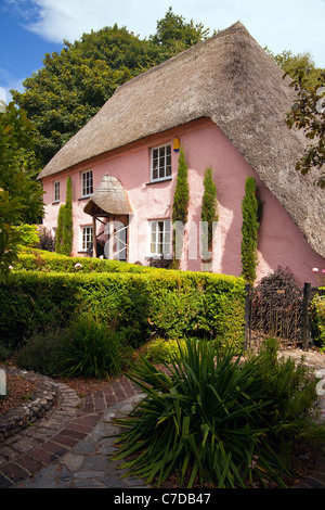 Rose Cottage è una delle più pittoresche case in un affascinante villaggio di Cockington nel Devon, Inghilterra Foto Stock