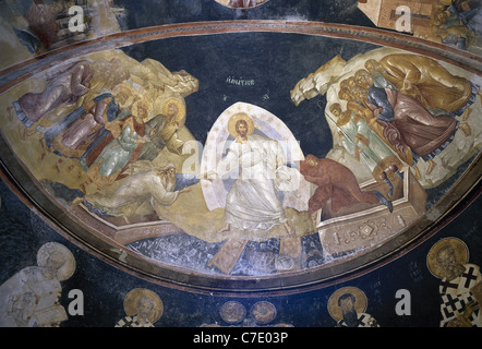 Affresco del Parecclesion raffigurante l'Anastasis. Cristo tirando Adamo ed Eva fuori le loro tombe. Foto Stock