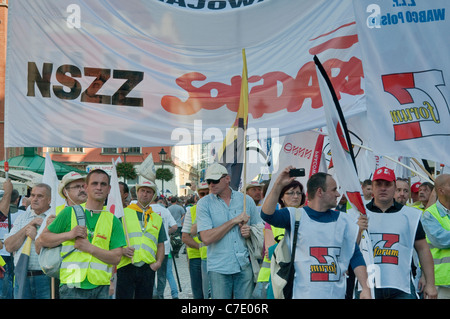 Elementi di solidarietà, i sindacati europei dimostrazione durante la riunione dei ministri delle finanze dell'UE il Sep 17, 2011 a Wroclaw in Polonia Foto Stock