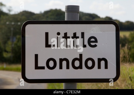 Segno posto per poco Londra Inghilterra ESSEX REGNO UNITO Foto Stock