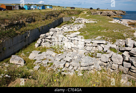 Piccolo in disuso cava di calcare appena dietro le scogliere sul mare a Portland Bill in Dorset Regno Unito Foto Stock