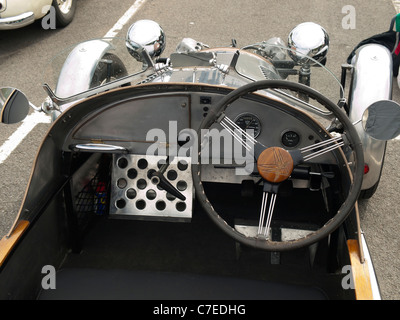 Cockpit di Pembleton 3 ruote auto sportive in un momento storico di raccolta del motore nel settembre 2011 a Saltburn Cleveland, Regno Unito Foto Stock