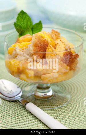 Pane appena sfornato Peach cobbler Foto Stock