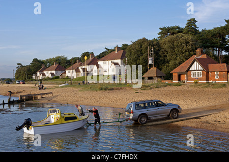 Il lancio di motoscafo, fiume Deben, Bawdsey traghetto, Suffolk, Regno Unito. Foto Stock
