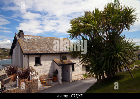 La Sardella Inn è un palazzo del XIV secolo Pub su Burg isola nel Devon, Inghilterra Foto Stock