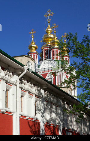 L'over-the-Gate Chiesa della Trasfigurazione (1683-1685) del Convento Novodevichy a Mosca, Russia Foto Stock