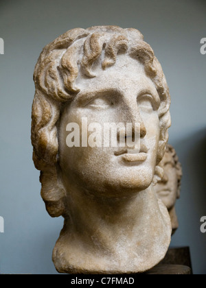 Testa di greco di Apollo nel British Museum a Londra Inghilterra Foto Stock