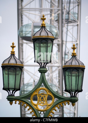 Lanterna sul Westminster Bridge e London Eye Foto Stock