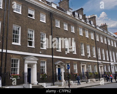 Terrazza di case in stile georgiano a Londra la città capitale d'Inghilterra Foto Stock