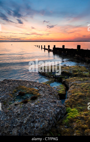 Tramonto a Colwell Bay, Isle of Wight, Regno Unito Foto Stock