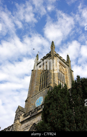 ST SWITHUN'S CHIESA Tower, situato appena fuori della High St e luogo di riposo di Giovanni Mason Neal un inno rinomato scrittore. Foto Stock