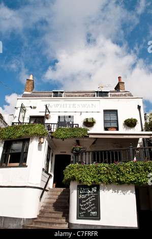 Il White Swan Pub, Twickenham Riverside, Middlesex, England, Regno Unito Foto Stock