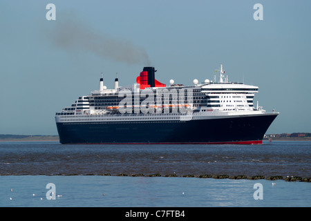 La Queen Mary 2 visite Liverpool. Foto Stock