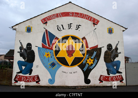 Abbassare shankill uff ulster Freedom Fighters parete lealisti pittura murale di west belfast Irlanda del Nord Foto Stock