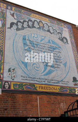 Il repubblicano memoriale per sciopero della fame in basso a falls road muro dipinto murale di west belfast Irlanda del Nord Foto Stock