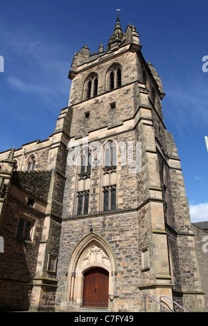 Città di Perth, Scozia. John L Stevenson progettato alla fine del XIX secolo la Chiesa di Scozia St Leonards nei campi. Foto Stock