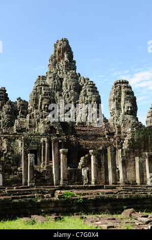 Misterioso sorriso di Buddha a tempio Bayon in Area di Angkor di Siem Reap provincia, Cambogia Foto Stock