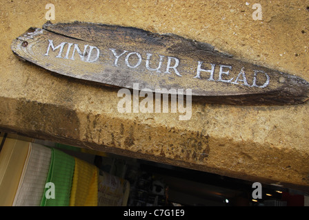 Segno a shop ingresso in Moreton in Marsh Gloucestershire Foto Stock