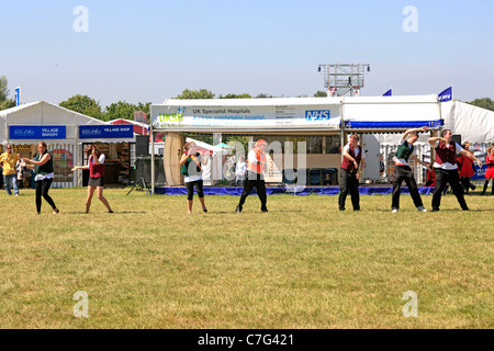 Raccolta fondi per ballare e cantare per il NHS in Somerset al bagno e West Show Foto Stock