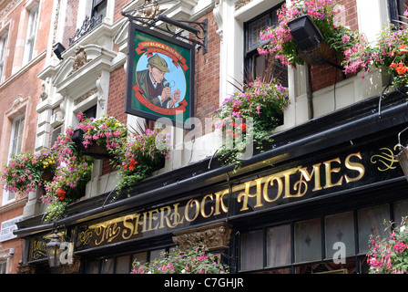 Il Sherlock Homes tradizionale Pub Inglese in Northumberland Street vicino la stazione di Charing Cross. Westminster. Londra. Inghilterra Foto Stock