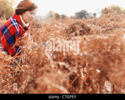 Una donna seduta tra i morti il pensiero di Ferns Foto Stock