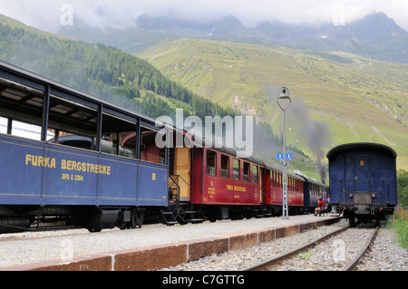 Furka ferrovia dentata treno a vapore presso la stazione di Realp. La Svizzera, Grimsel-/Furka regione, Uri. Foto Stock