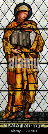 Vetrata raffigurante il re Salomone, Brampton Chiesa, Cumbria, Inghilterra Foto Stock
