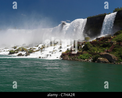 Cascate Americane vista da una barca. Cascate del Niagara, noi. Foto Stock