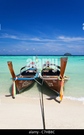 Long-Tail barche su Ko Lipe, Thailandia Foto Stock