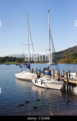 Barche sul Lago di Windermere, Lake District, England, Regno Unito Foto Stock