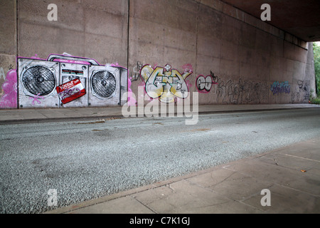 Sottopassaggio con graffiti Foto Stock