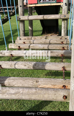 Le attrezzature gioco per bambini in giardino pub Foto Stock