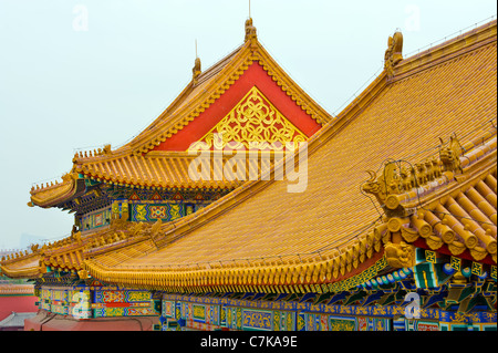 La Città Proibita di Pechino CINA Pechino royal palace all'interno di città urna di bronzo dettaglio nel cortile della sala della suprema armonia Foto Stock