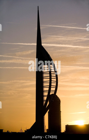 Spinnaker Tower a sunrise in Portsmouth Foto Stock