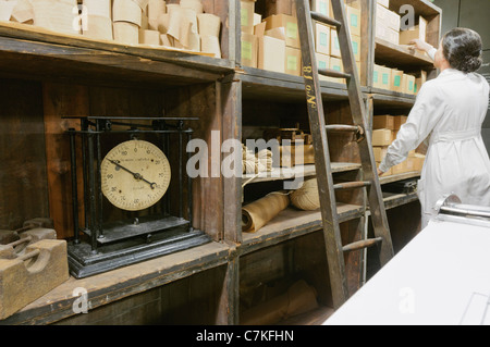 Il vecchio hardware store a partire da fine ottocento e inizio novecento. Foto Stock