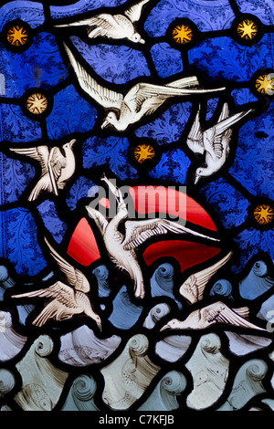 Finestra di vetro colorato nella cattedrale di Gloucester, Gloucestershire, Inghilterra Foto Stock