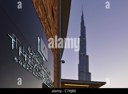 Firmare l'indirizzo Dubai Mall, accanto al centro commerciale di Dubai, Centro commerciale più grande del mondo, Downtown Burj Dubai, Dubai, Arabi Uniti Foto Stock