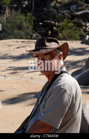 Uomo anziano H&S ritratto, Arthur Bay, Magnetic Island, Townsville, Queensland, Australia Foto Stock