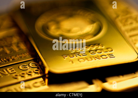 Gold bullion in 1oz bar / lingotti (placcata oro repliche) Foto Stock