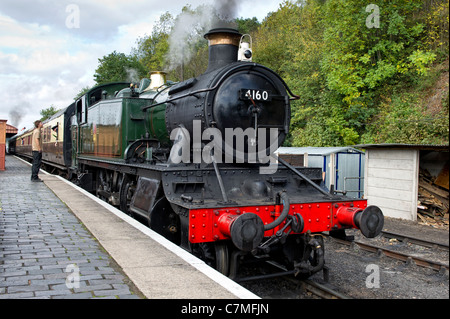 Gwr Grande Prairie serbatoio 2-6-2 n. 4160 locomotiva a vapore a bewdley stazione in worcestershire in Severn Valley Railway Foto Stock