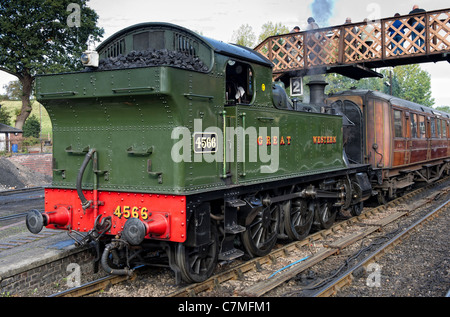 Gwr 2-6-2 piccola prateria n. 4566 locomotiva a vapore a bewdley stazione in worcestershire in Severn Valley Railway Foto Stock