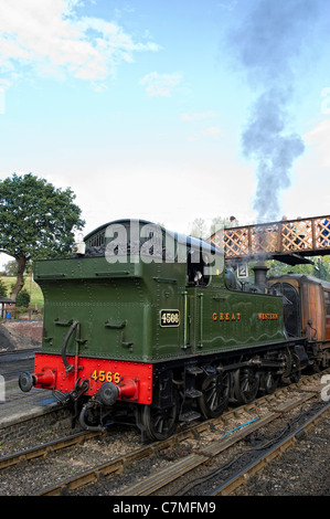 Gwr 2-6-2 piccola prateria n. 4566 locomotiva a vapore a bewdley stazione in worcestershire in Severn Valley Railway Foto Stock