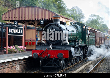 Gwr manor classe n. 7812 erlestoke manor locomotiva a vapore a bewdley stazione in worcestershire in Severn Valley Railway Foto Stock