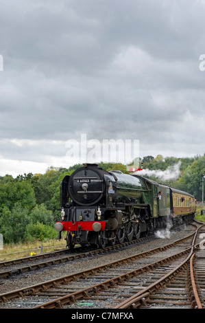 Peppe a1 pacific n. 60163 tornado locomotiva a vapore di avvicinamento stazione highley, shropshire in Severn Valley Railway Foto Stock