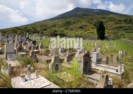 Il cimitero su Stromboli Foto Stock