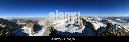 Panorama della palizzata gamma nelle montagne della Sierra Nevada, da Agassiz Peak Foto Stock